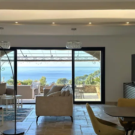 Serena Climatisee Pour 8 Personnes Avec Piscine Privee Et Vue A Carqueiranne