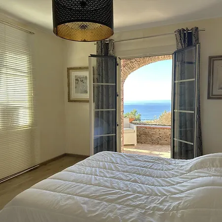 Serena Climatisee Pour 8 Personnes Avec Piscine Privee Et Vue A Villa Carqueiranne