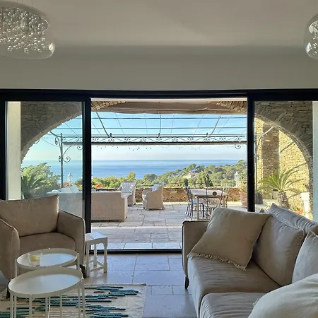 Serena Climatisee Pour 8 Personnes Avec Piscine Privee Et Vue A Villa *